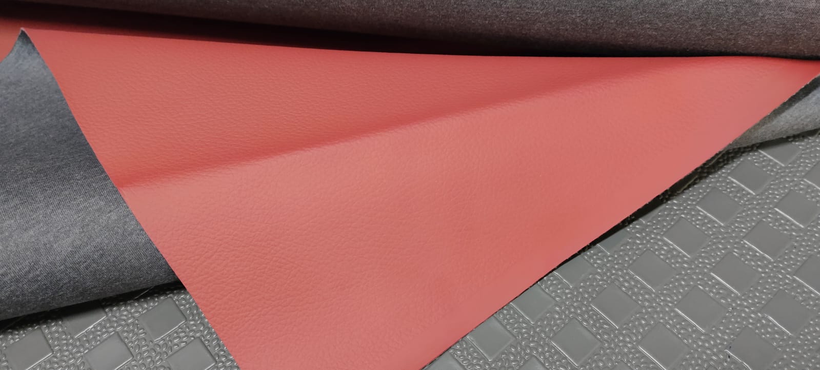 Döşemelik suni deri