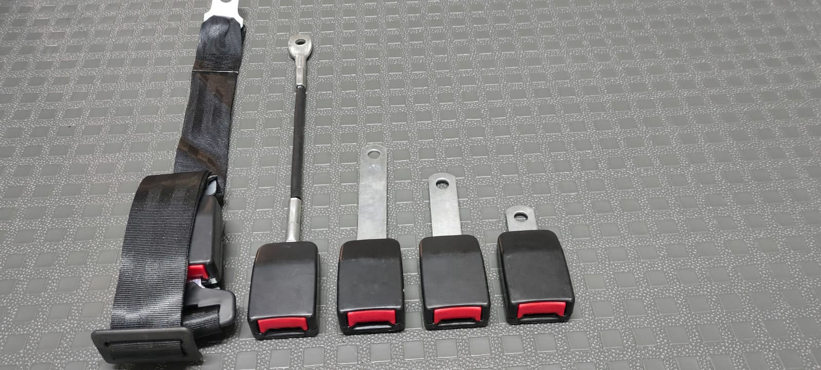 servis emniyet kemeri ve tokaları